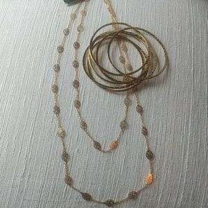 Necklace and bracelet set